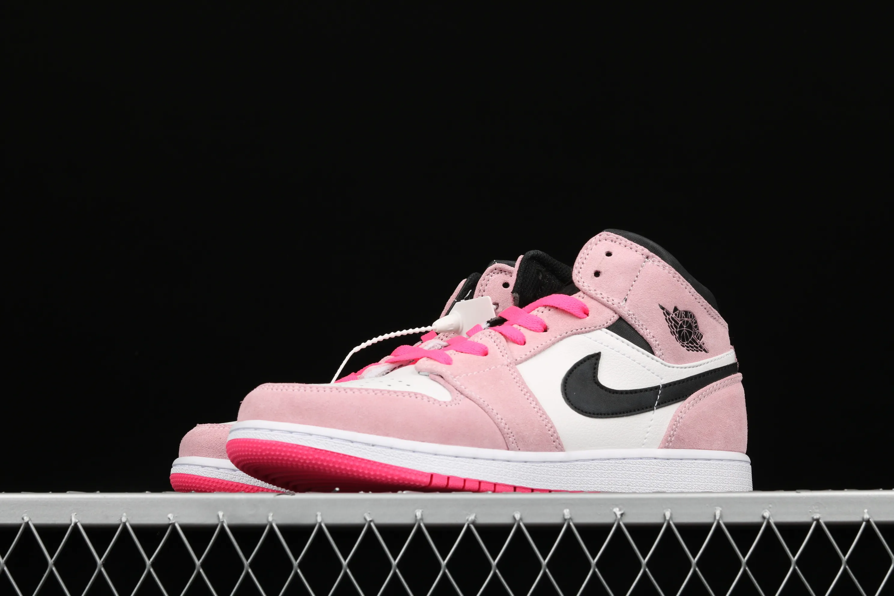 All Categories Air Jordan Jordan Series Basketball Shoes Air Jordan 1 Mid Air Jordan 1 Mid AJ1 Women's 7-hole Dirty Pink Suede Mid Toe 852542-801